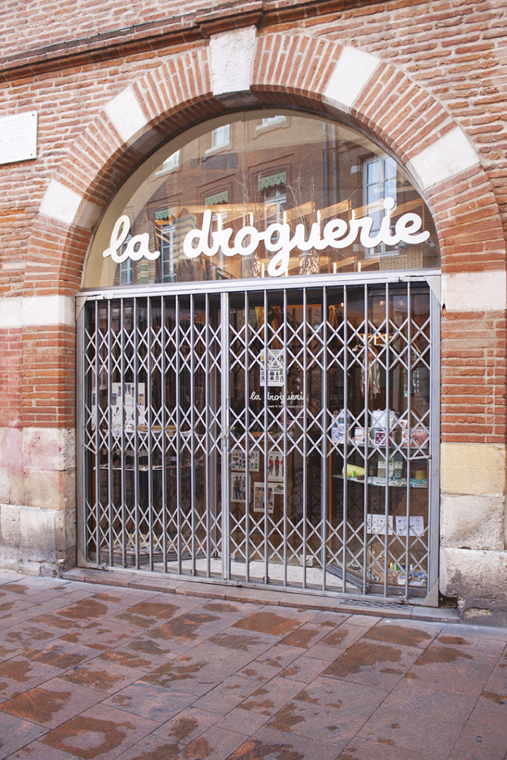 Trouvez DÉCO STORES dans la zone d’activités Treillebois, à Saint-Melaine-sur-Aubance, près d’Angers.